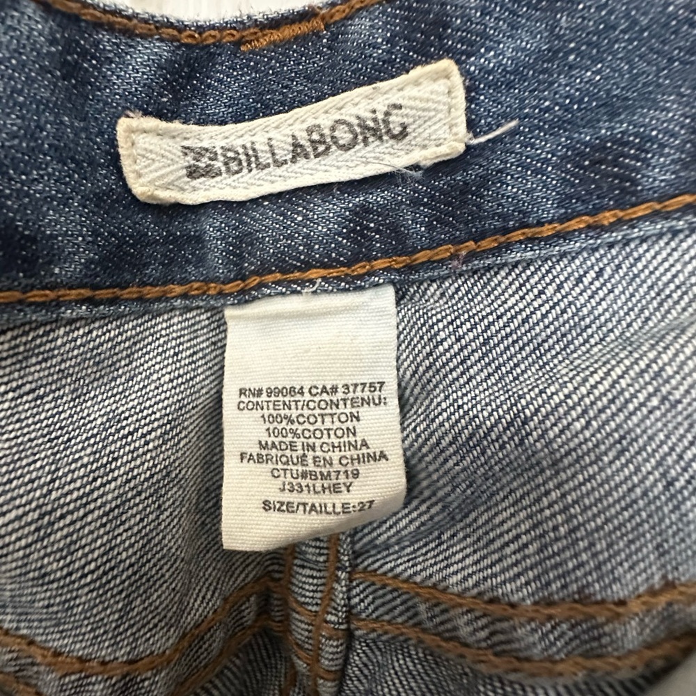 Billabong Size 27 Distressed Straight Leg Boyfriend Denim Jeans